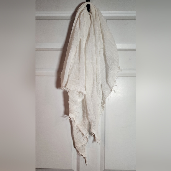 Accessories - Elegant White Lightweight Fringed Scarf